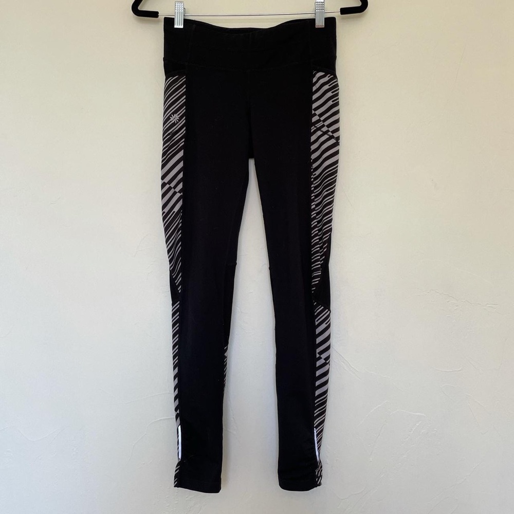 Athleta cropped leggings with reflective side pockets and back zipper pocket